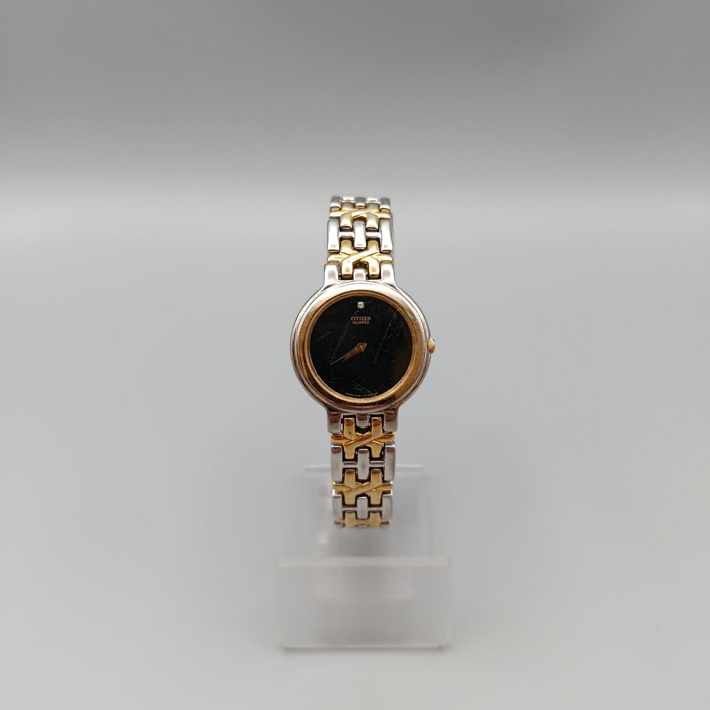 Elegante Citizen Damen Uhr Bicolor Design mit schwarzem Zifferblatt