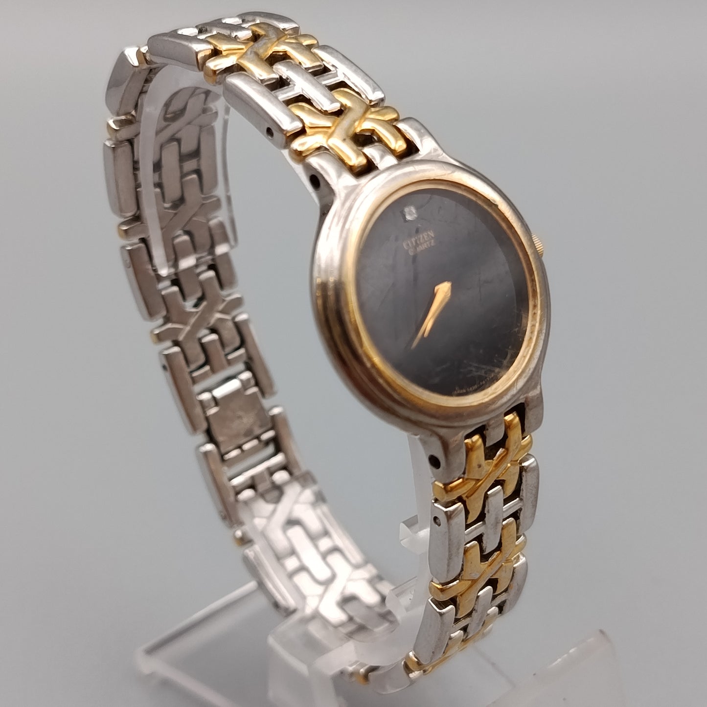 Elegante Citizen Damen Uhr Bicolor Design mit schwarzem Zifferblatt