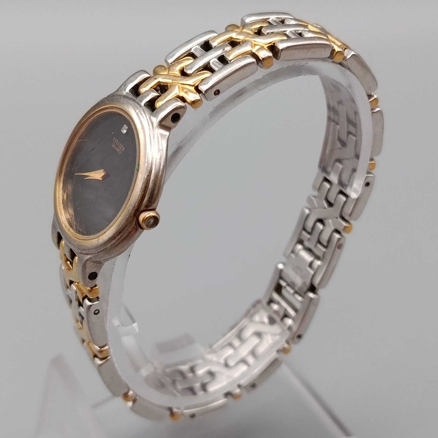 Elegante Citizen Damen Uhr Bicolor Design mit schwarzem Zifferblatt