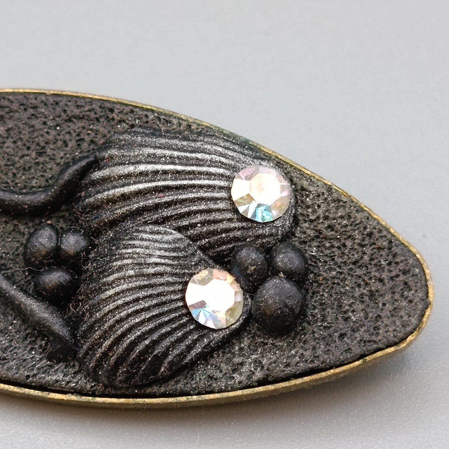 Elegante Vintage Brosche mit Strass Struktur Oval