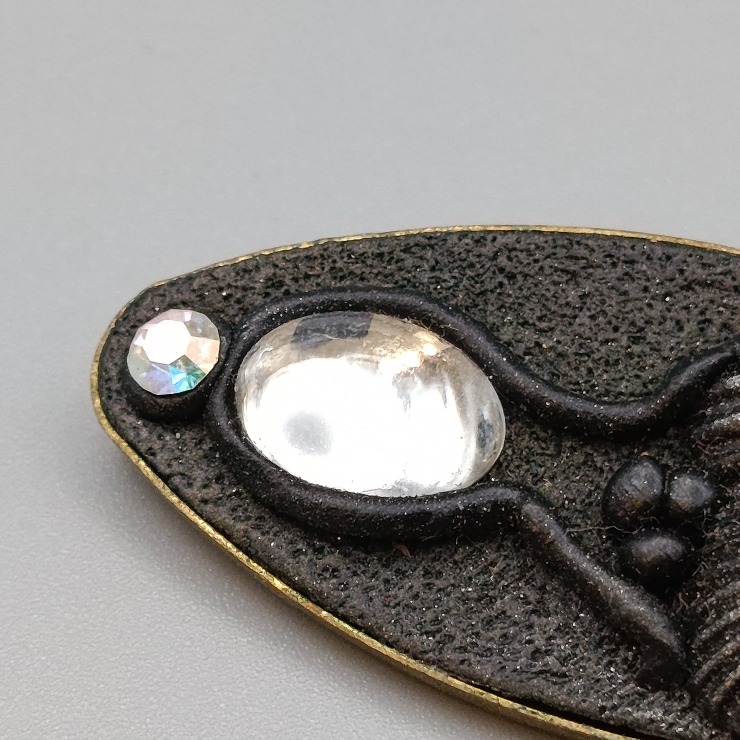 Elegante Vintage Brosche mit Strass Struktur Oval