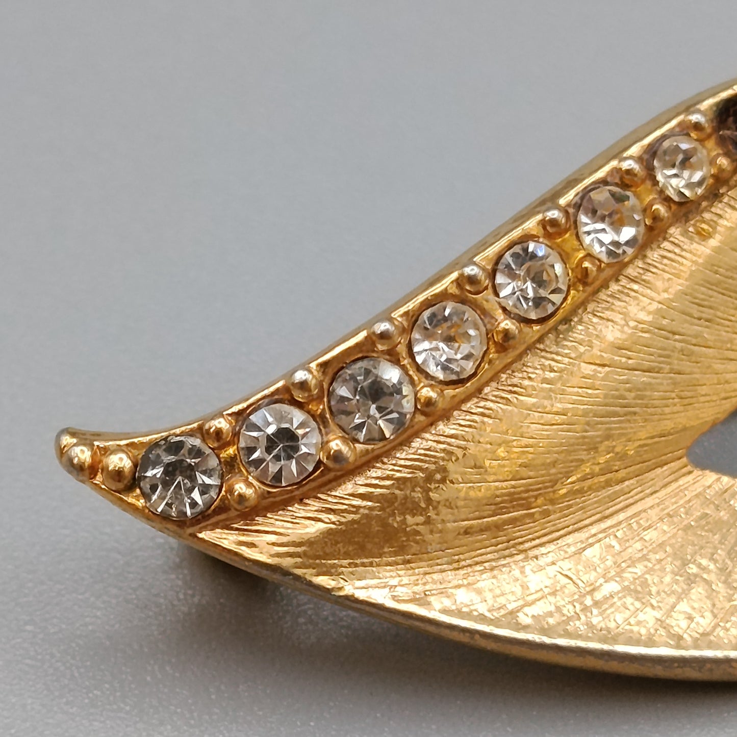 Elegante Vintage Brosche mit Kunstperle – Goldfarben