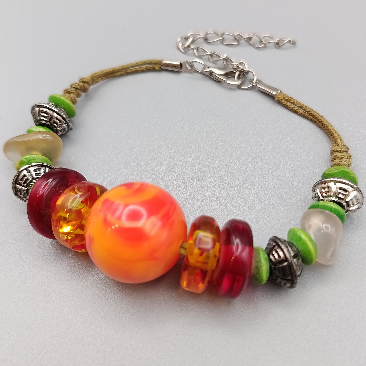 Bunte Perlen Kette mit auffälliger Center-Bead – Boho Stil