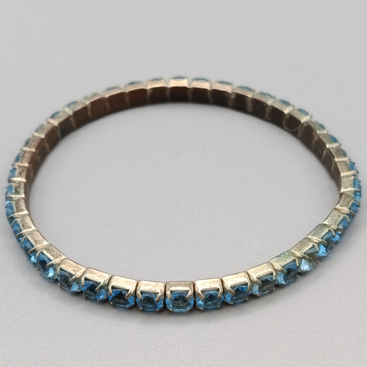 Feines elastisches Armband mit blauen Strasssteinen – Vintage Stil