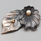 Elegante Vintage Brosche mit Blatt Blüte Silberfarben mit Perlen