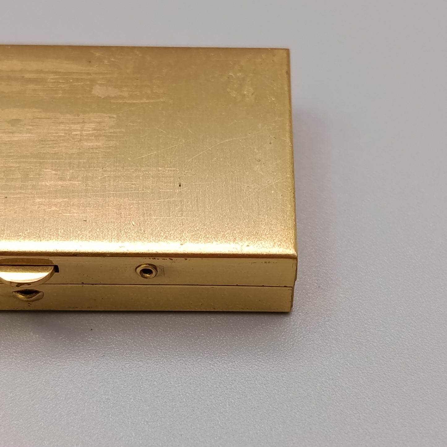 Klassisches goldfarbenes Etui – Vintage  Schatulle