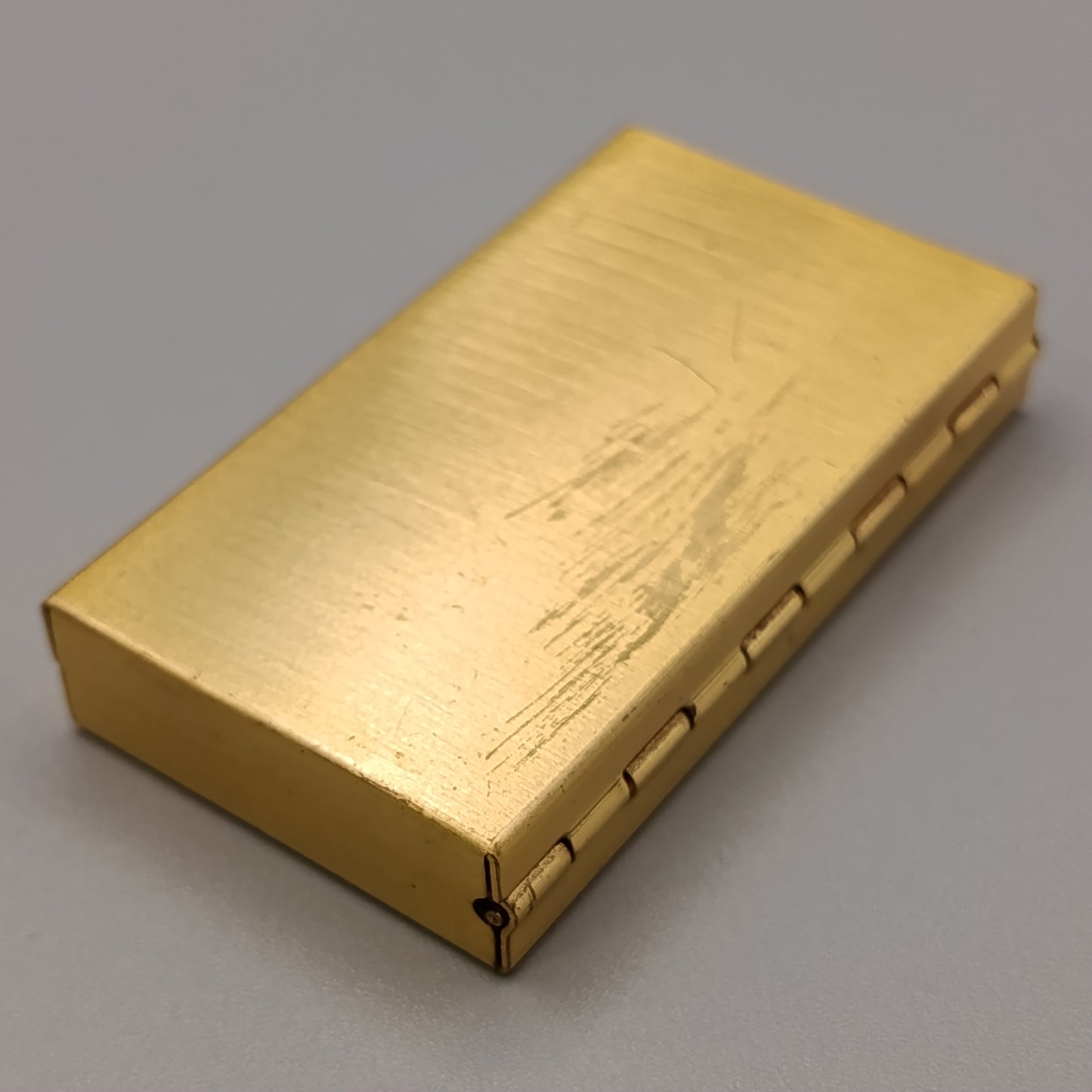 Klassisches goldfarbenes Etui – Vintage  Schatulle