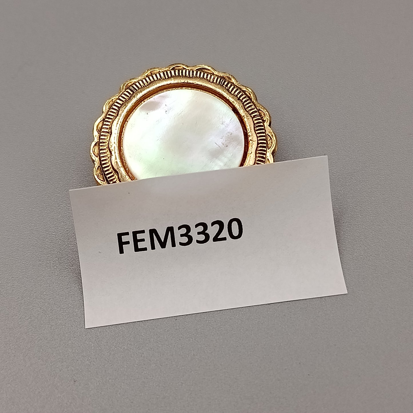 Eleganter Tuchclip mit Perlmutt-Inlay – Goldfarbener O-Ring Clip