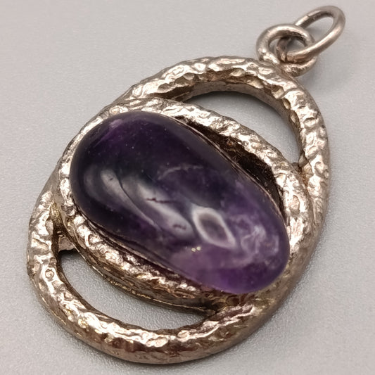 Eleganter Vintage Kettenanhänger mit Amethyst