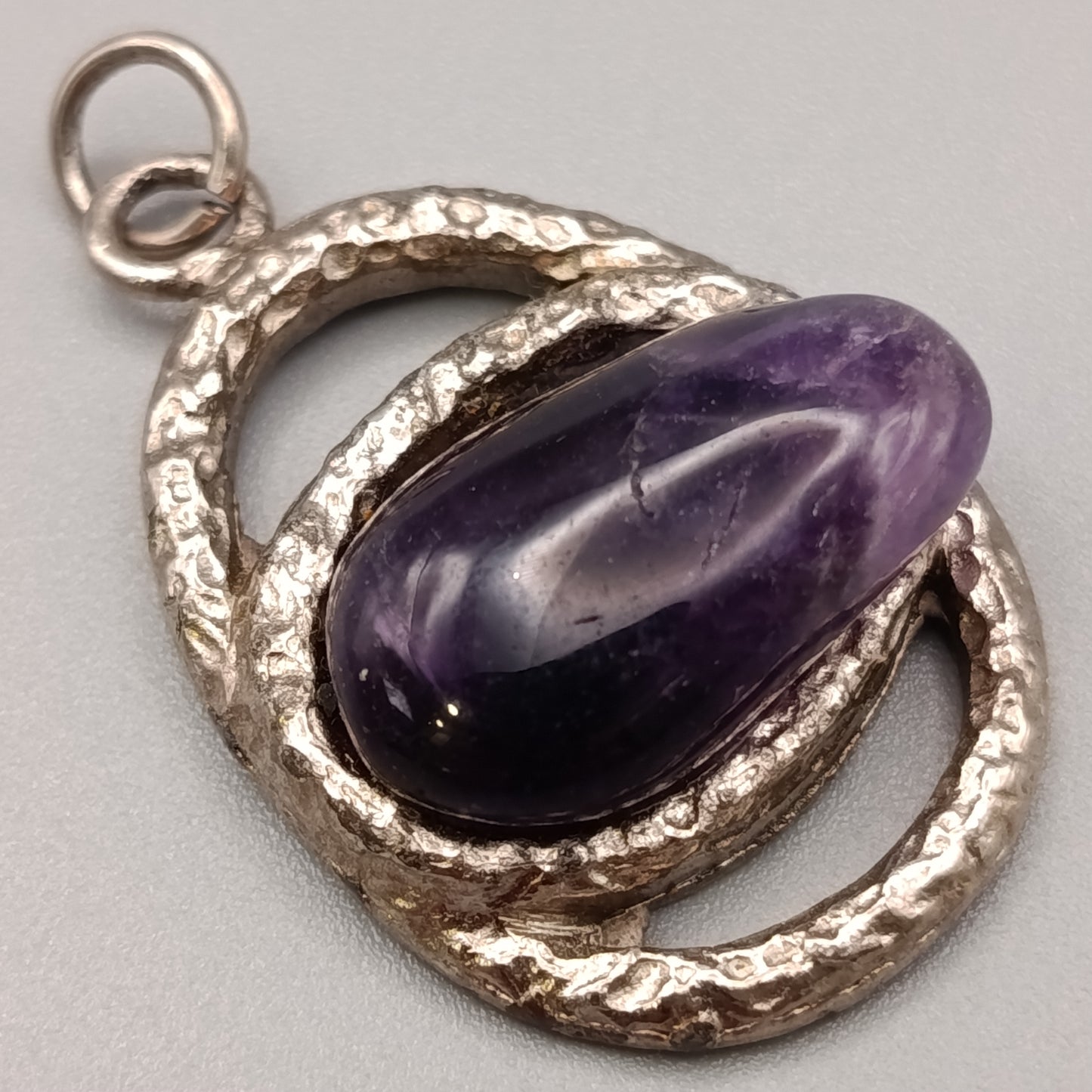 Eleganter Vintage Kettenanhänger mit Amethyst