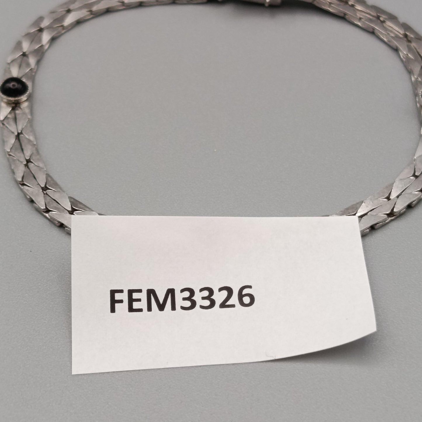 Elegantes Armband mit schwarzen Steinen – Vintage Style