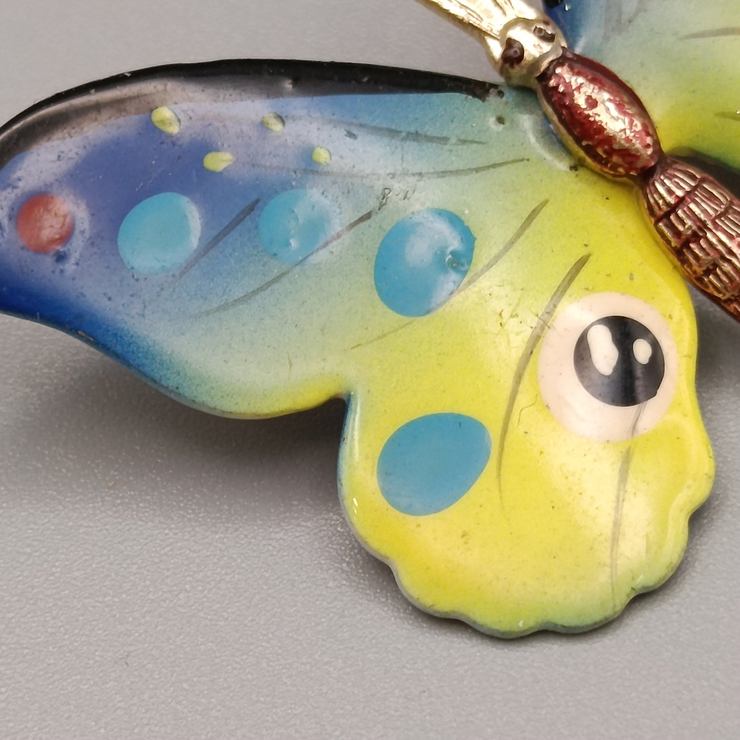Farbenfrohe Schmetterling Brosche – Bunt emailliertes Design