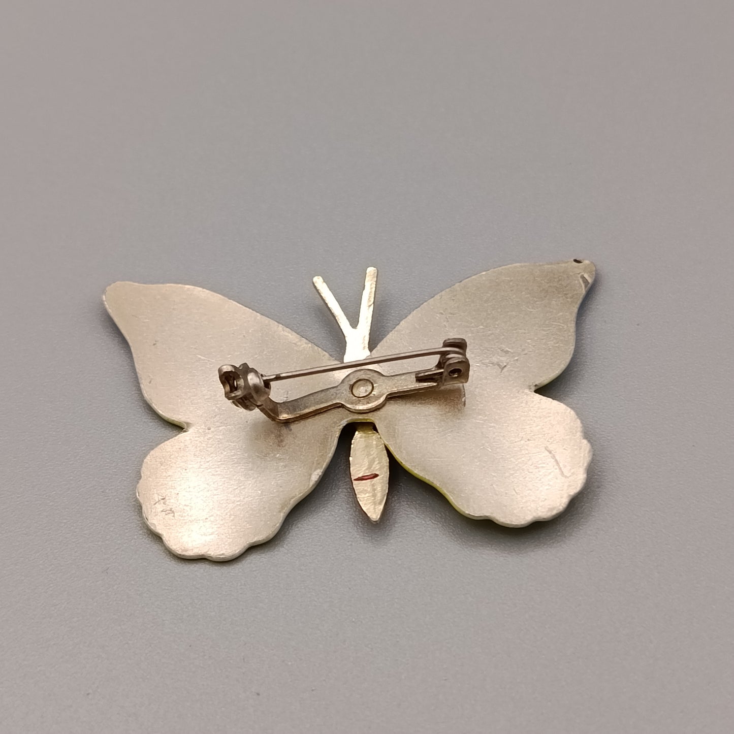 Farbenfrohe Schmetterling Brosche – Bunt emailliertes Design
