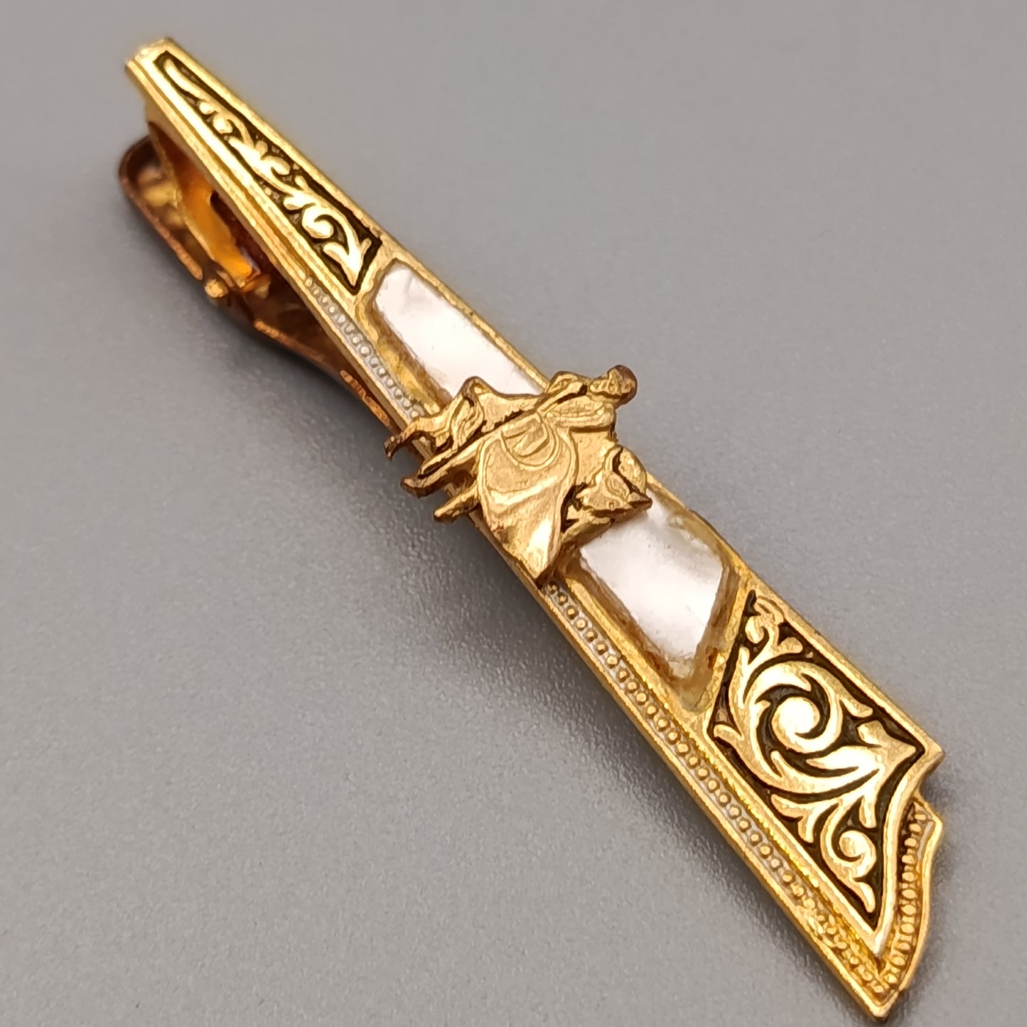 Elegante Vintage Krawattenklammer mit Perlmutteinlage