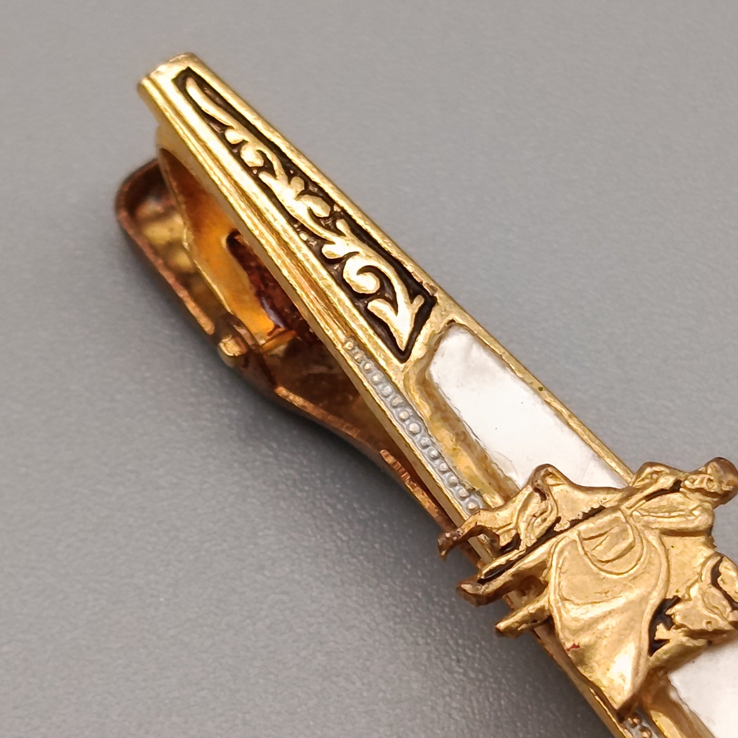 Elegante Vintage Krawattenklammer mit Perlmutteinlage