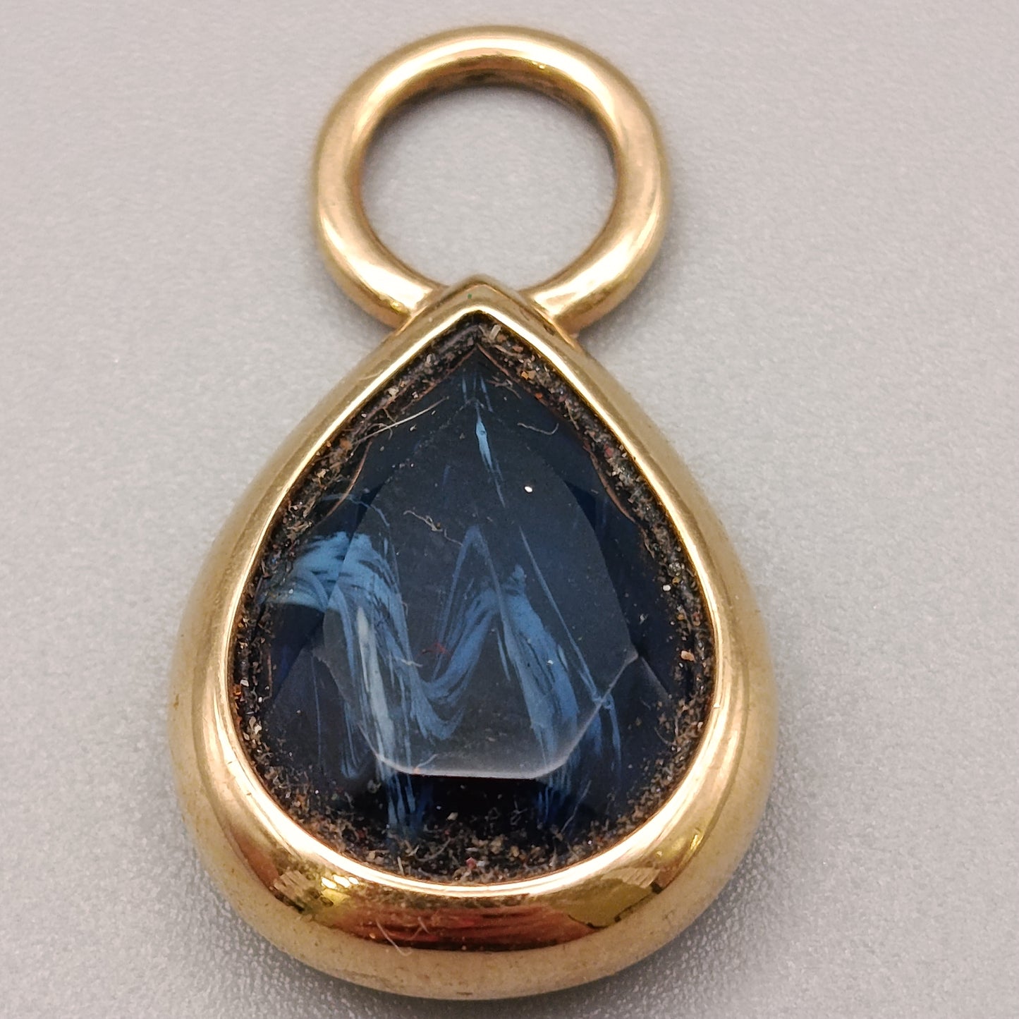 Eleganter Kettenanhänger Tropfenform mit Blauem Stein