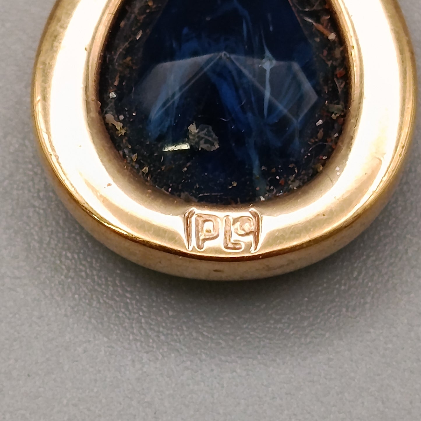 Eleganter Kettenanhänger Tropfenform mit Blauem Stein