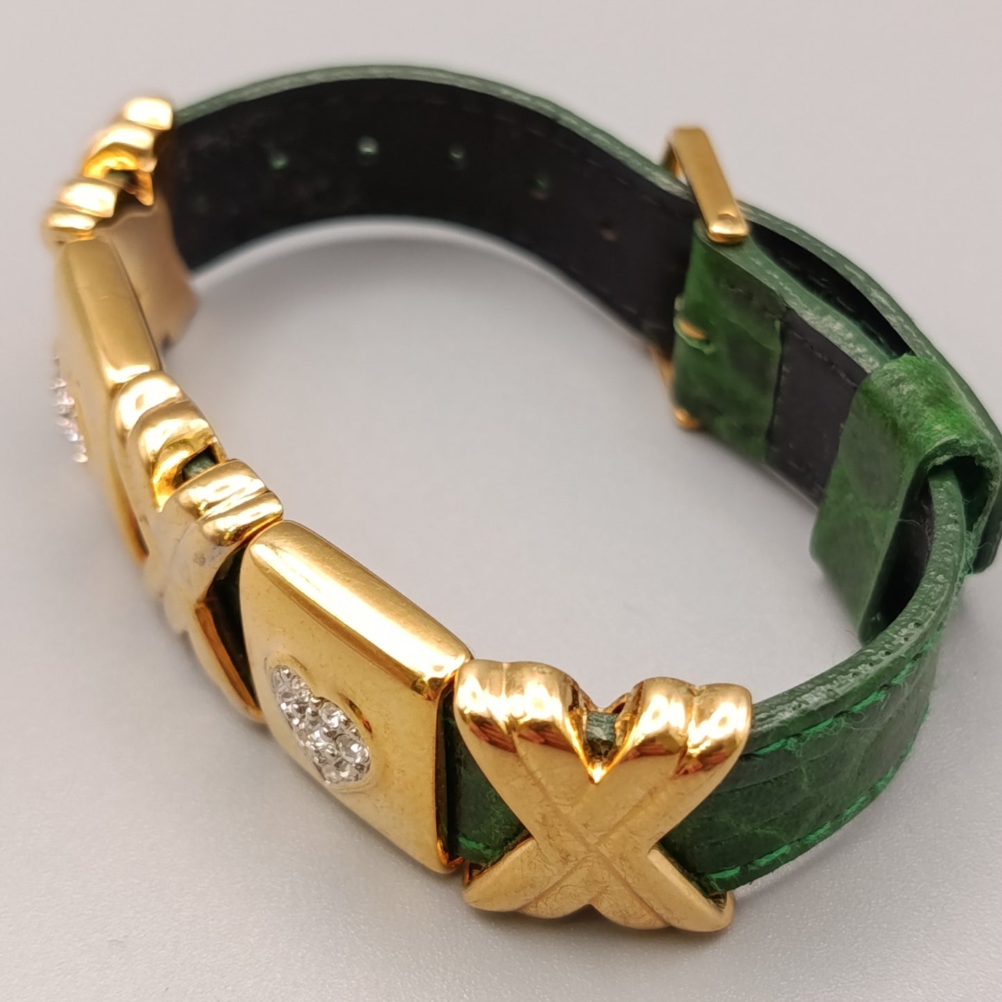 Elegantes Damen Armband Grünes Leder mit Herz-Elementen