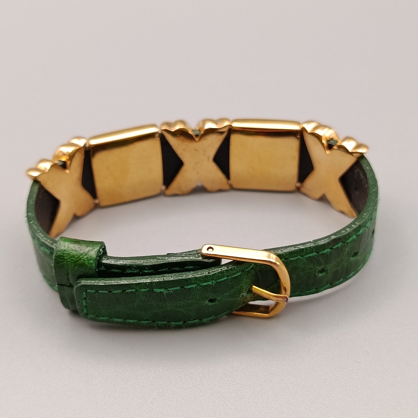 Elegantes Damen Armband Grünes Leder mit Herz-Elementen