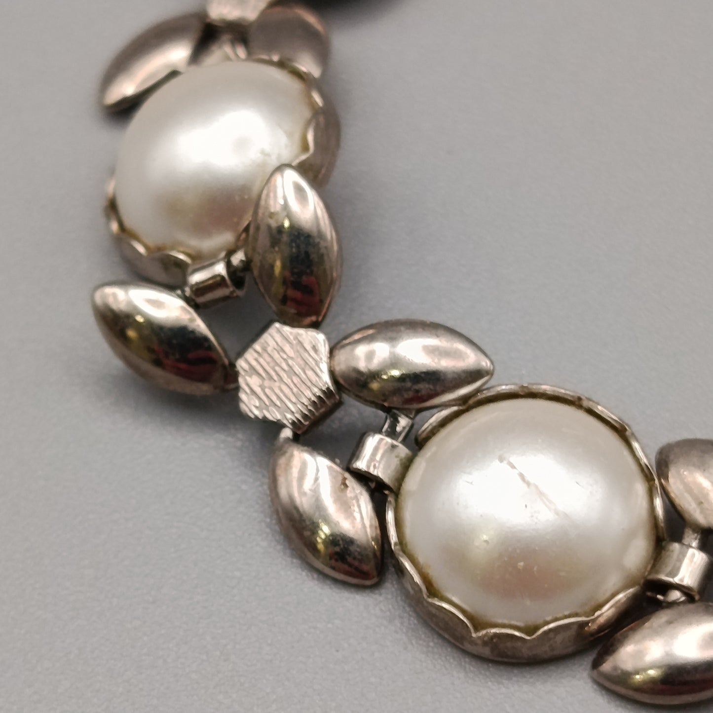 Elegantes Damen Armband Silberfarben mit Kunstperlen
