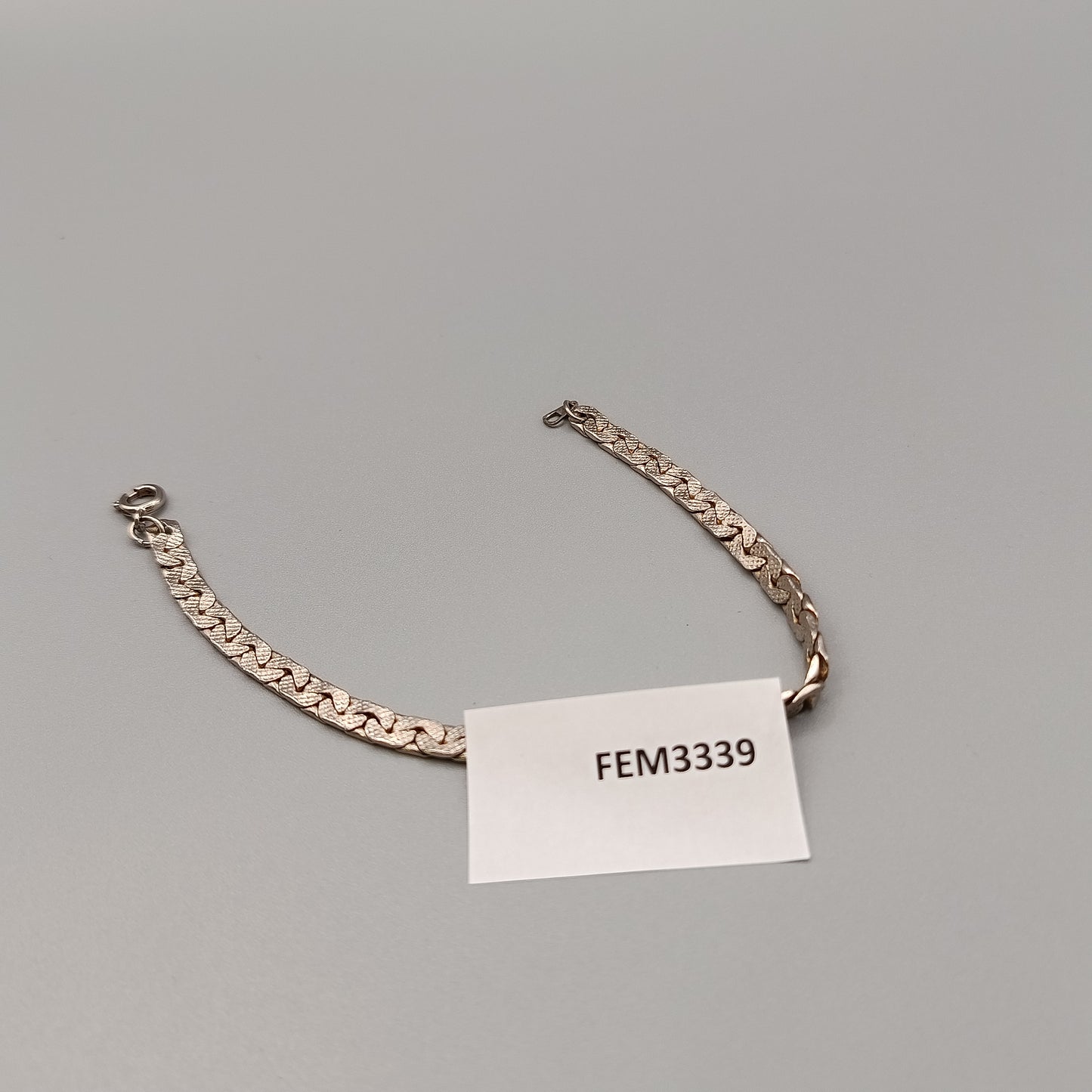 Elegantes Silberfarbenes Damen Armband Design