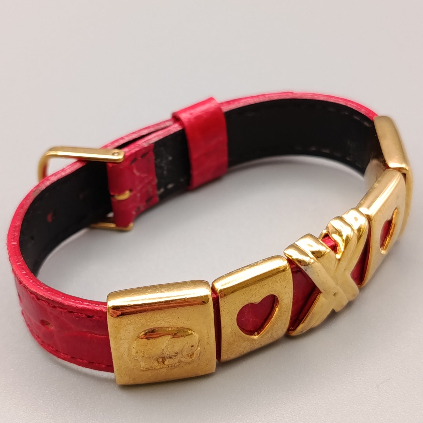 Elegantes Damen Armbandmit vergoldeten Herz-Motiven