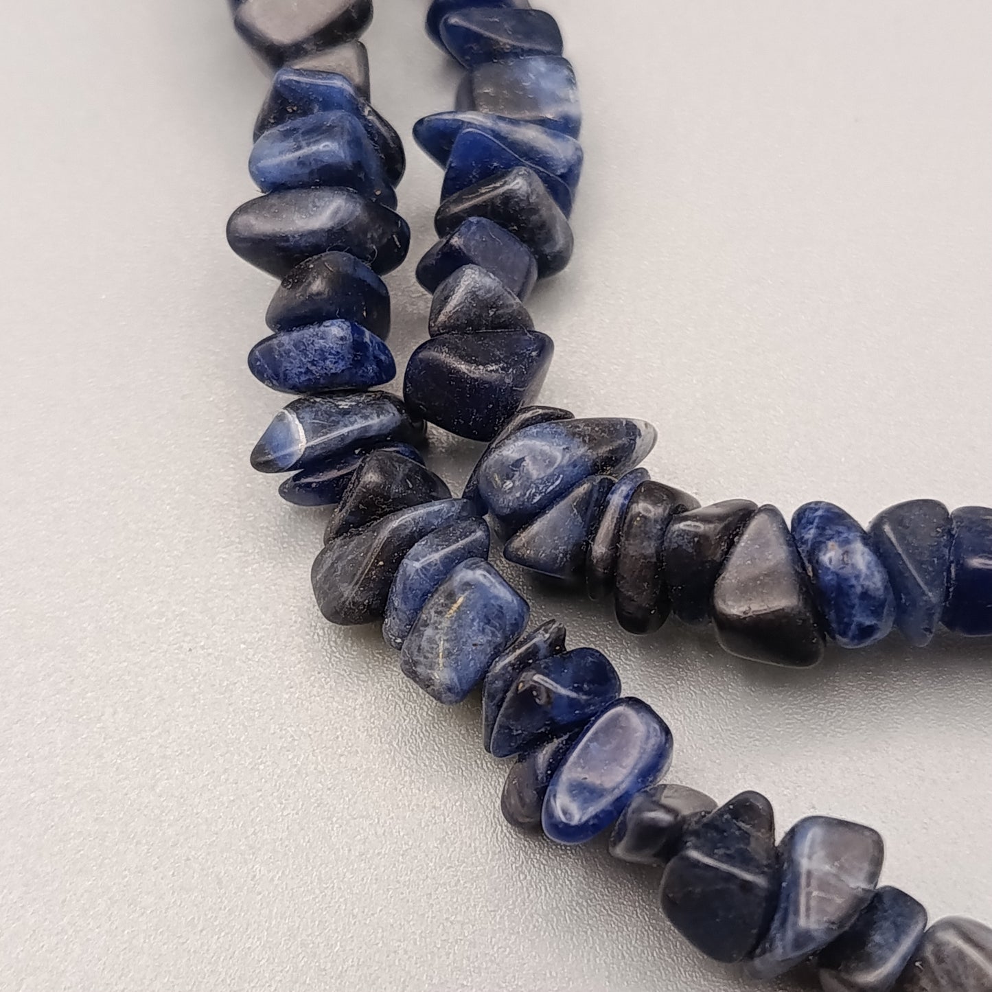 Elegante Sodalith Splitterkette – Blaue Naturstein Kette