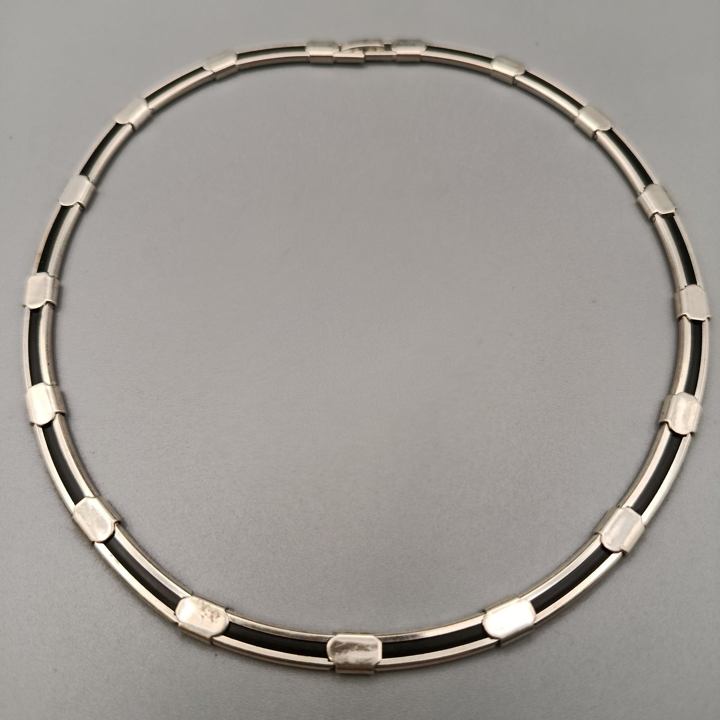 Elegante Silberfarbene Damen Halskette – Modern