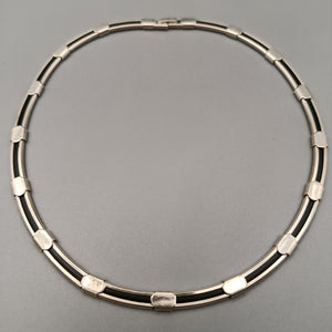 Elegante Silberfarbene Damen Halskette – Modern