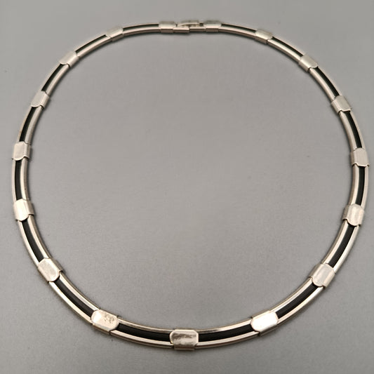 Elegante Silberfarbene Damen Halskette – Modern