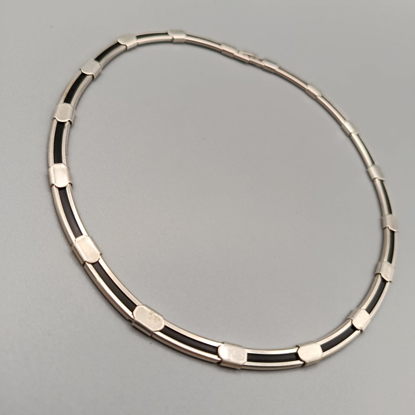 Elegante Silberfarbene Damen Halskette – Modern