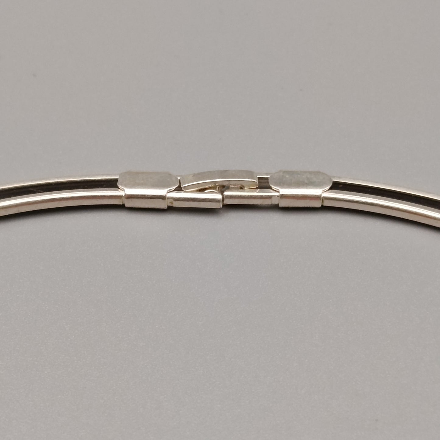 Elegante Silberfarbene Damen Halskette – Modern