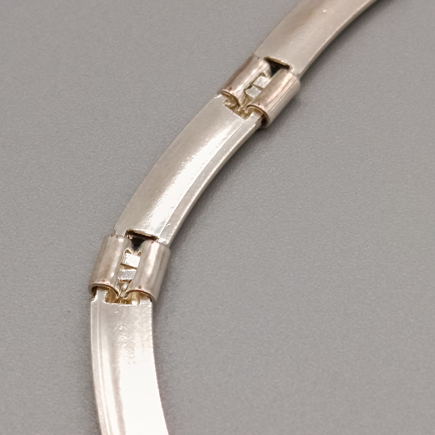 Elegante Silberfarbene Damen Halskette – Modern