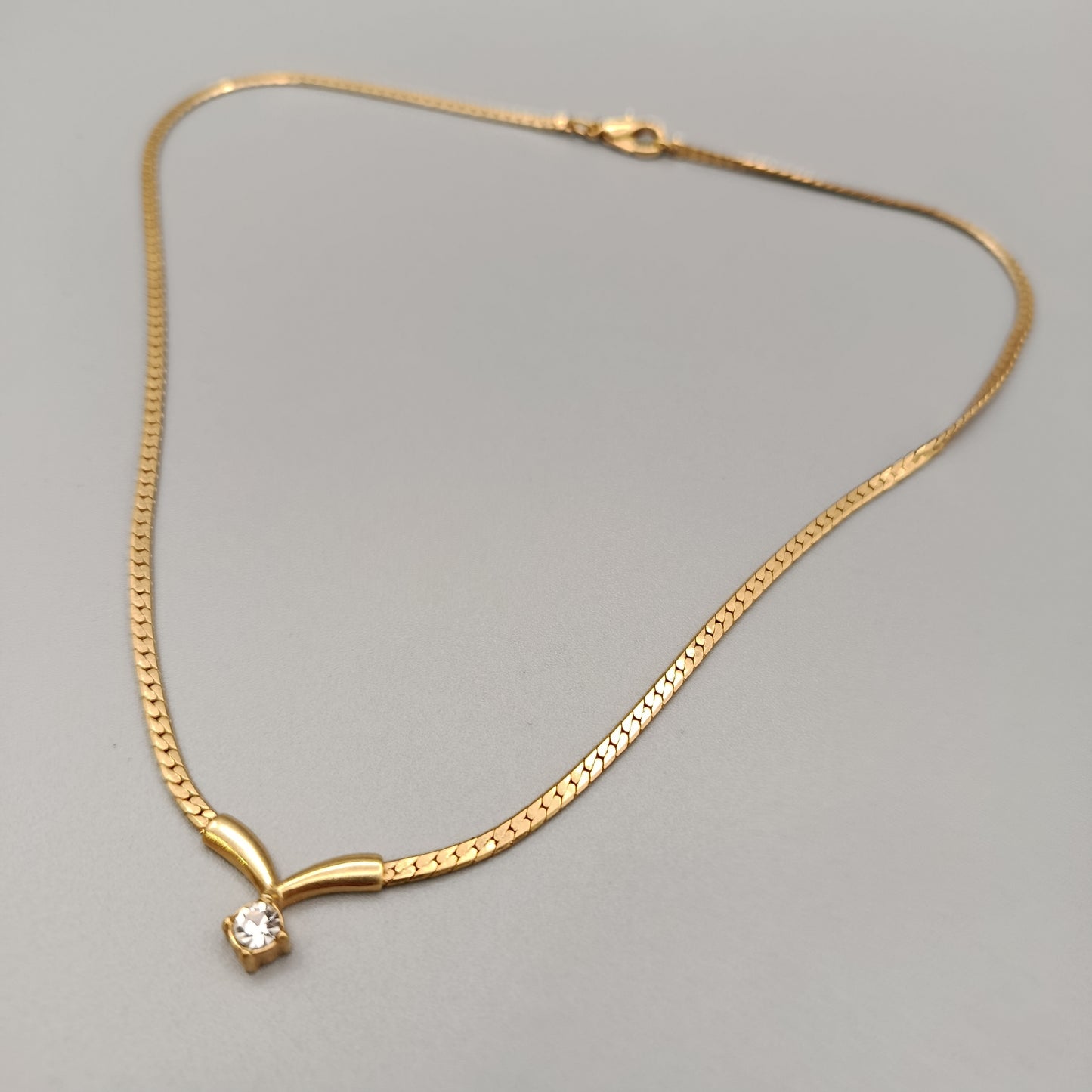 Elegante Damen Kette Vergoldet mit Zirkonia Anhänger – Zeitlos