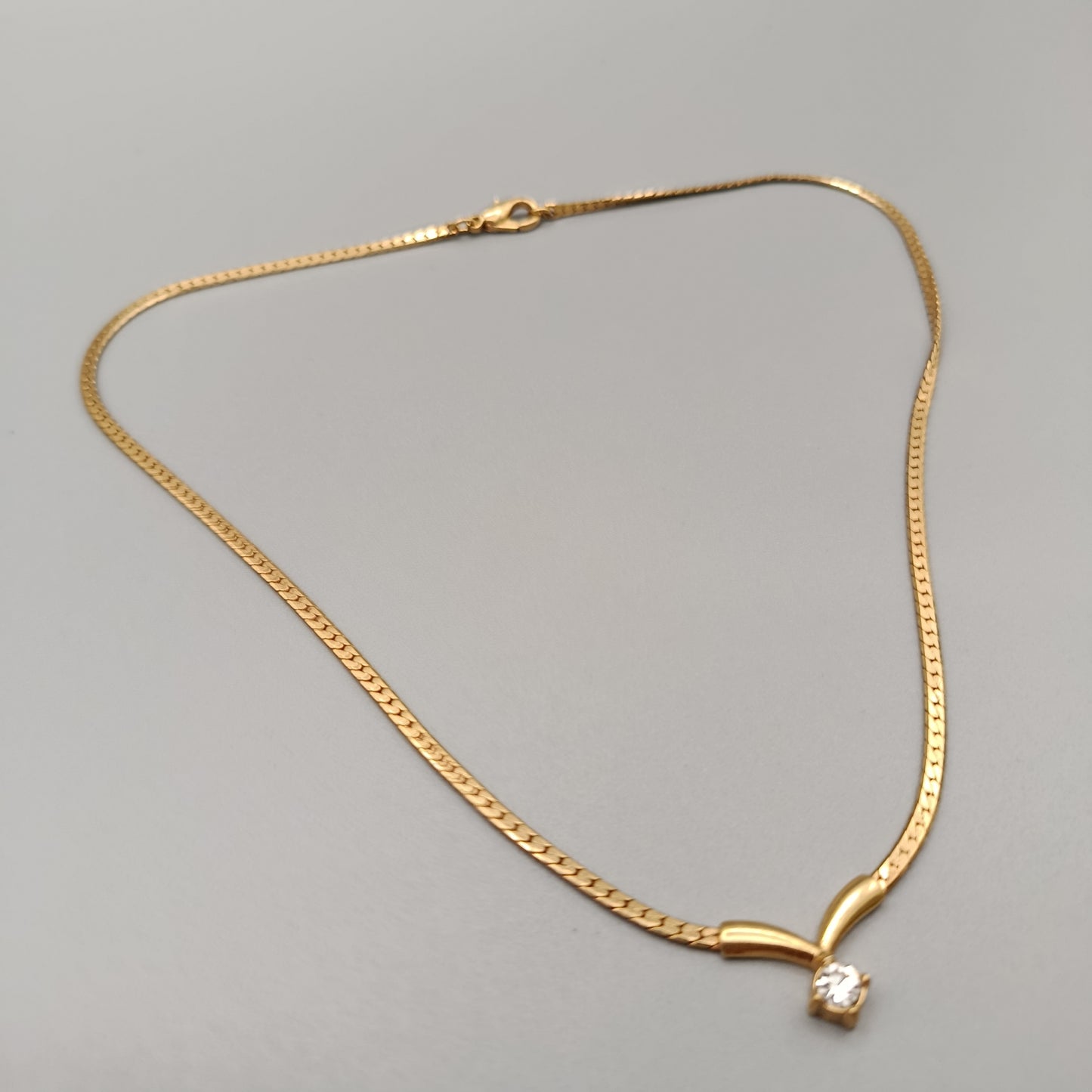 Elegante Damen Kette Vergoldet mit Zirkonia Anhänger – Zeitlos
