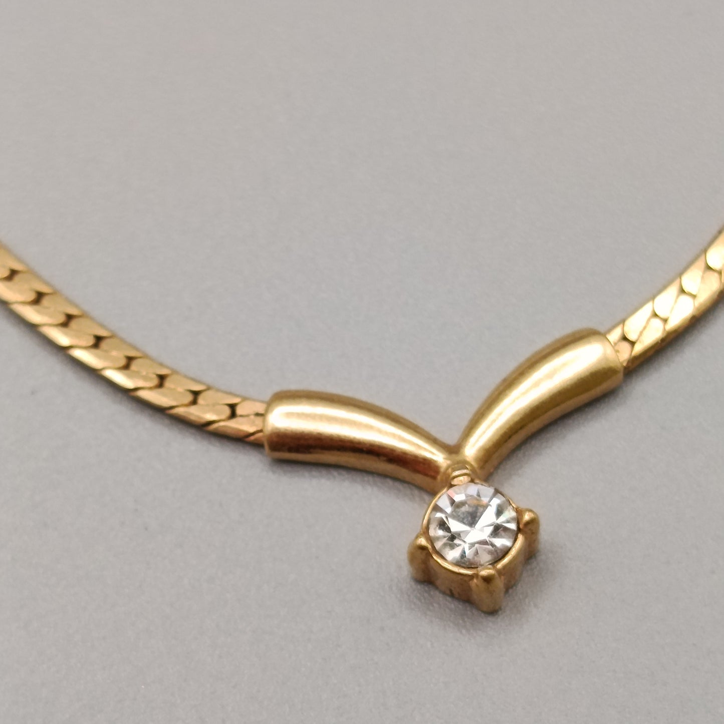 Elegante Damen Kette Vergoldet mit Zirkonia Anhänger – Zeitlos