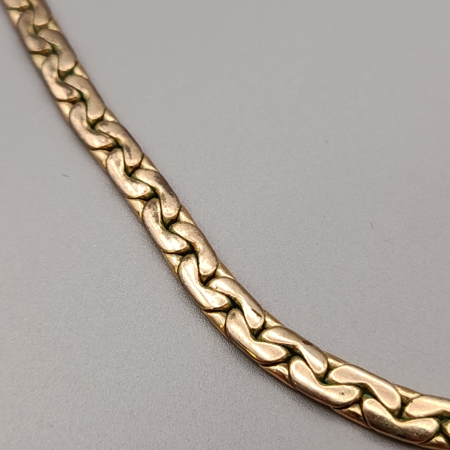 Elegante Damen Kette Vergoldet – Breites Flachpanzer Design