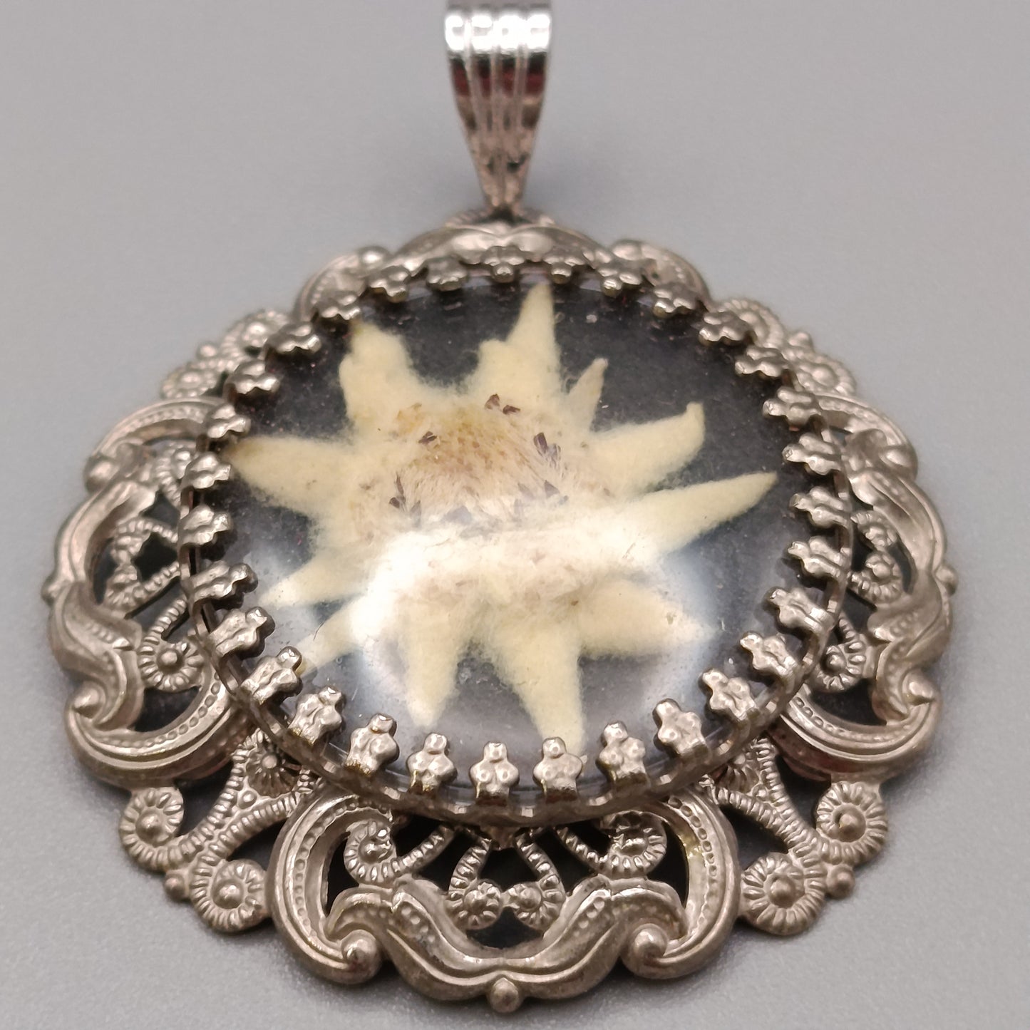 Anhänger mit echtem Edelweiß – Traditioneller Silberschmuck