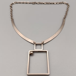 Hals Kette mit geometrischem Anhänger – Minimalistischer Stil