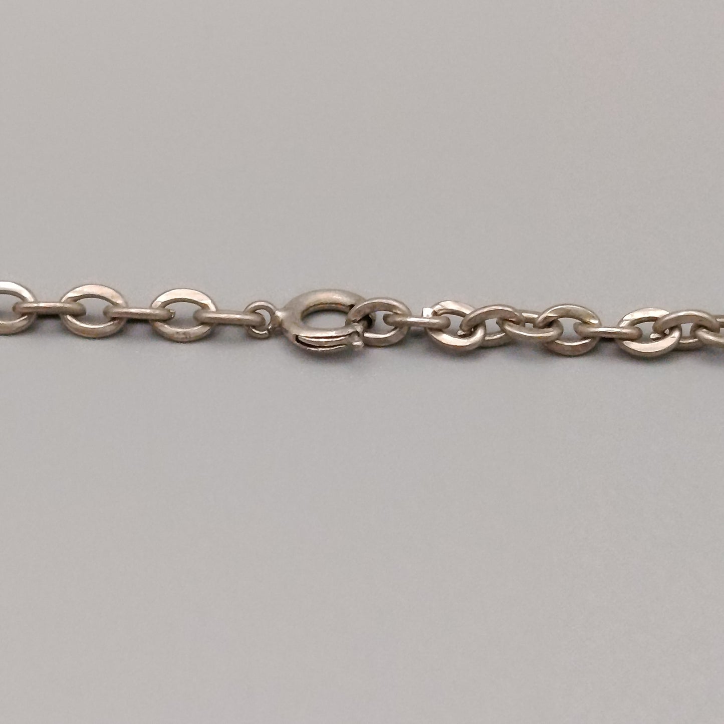 Hals Kette mit geometrischem Anhänger – Minimalistischer Stil
