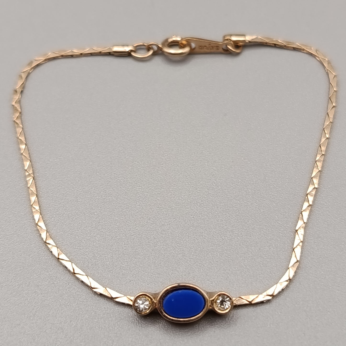 Elegantes Avon Damen Armband – Goldoptik mit blauem Cabochon