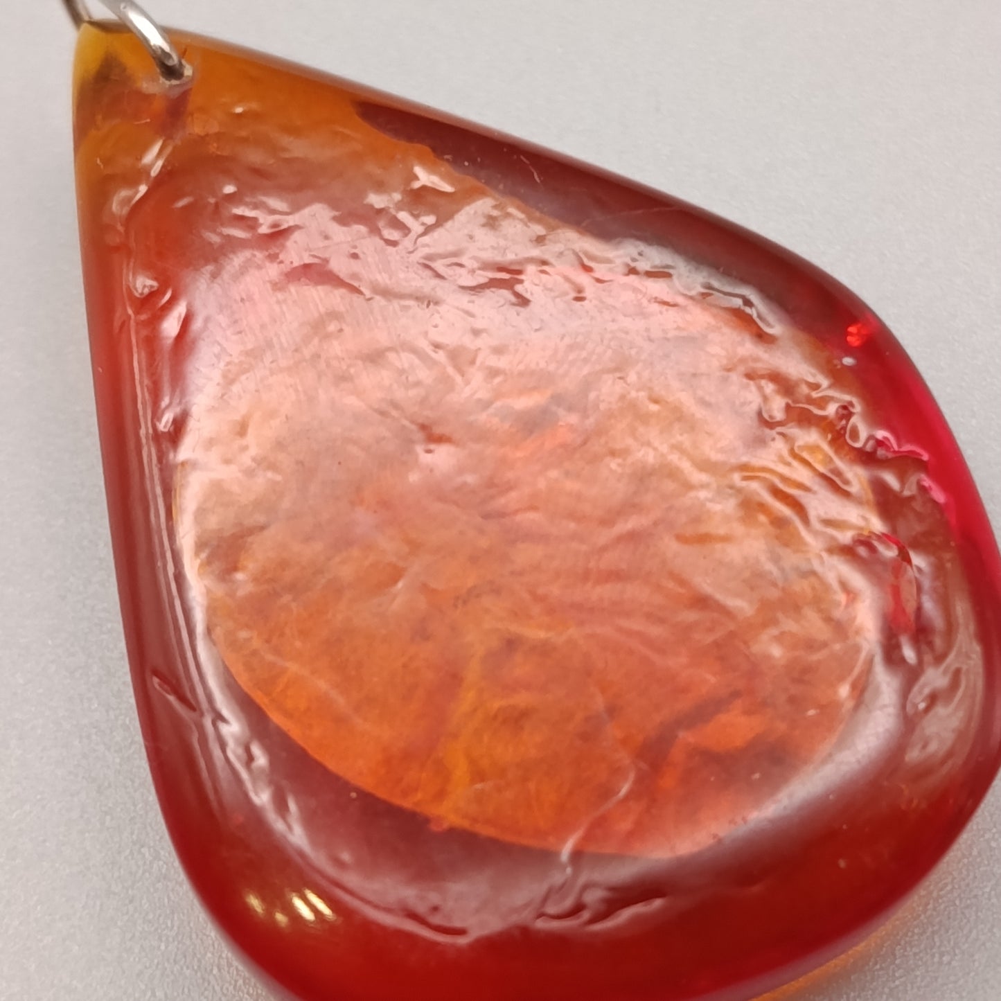 Großer roter Schmuck Anhänger in Tropfenform – Eleganter Vintage Stil