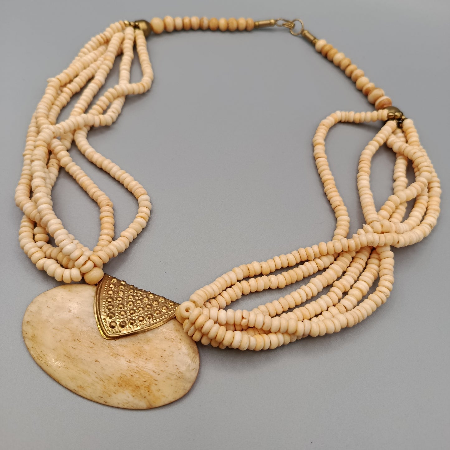 Mehrreihige Vintage Hals Kette mit großem Anhänger – Ethno Stil