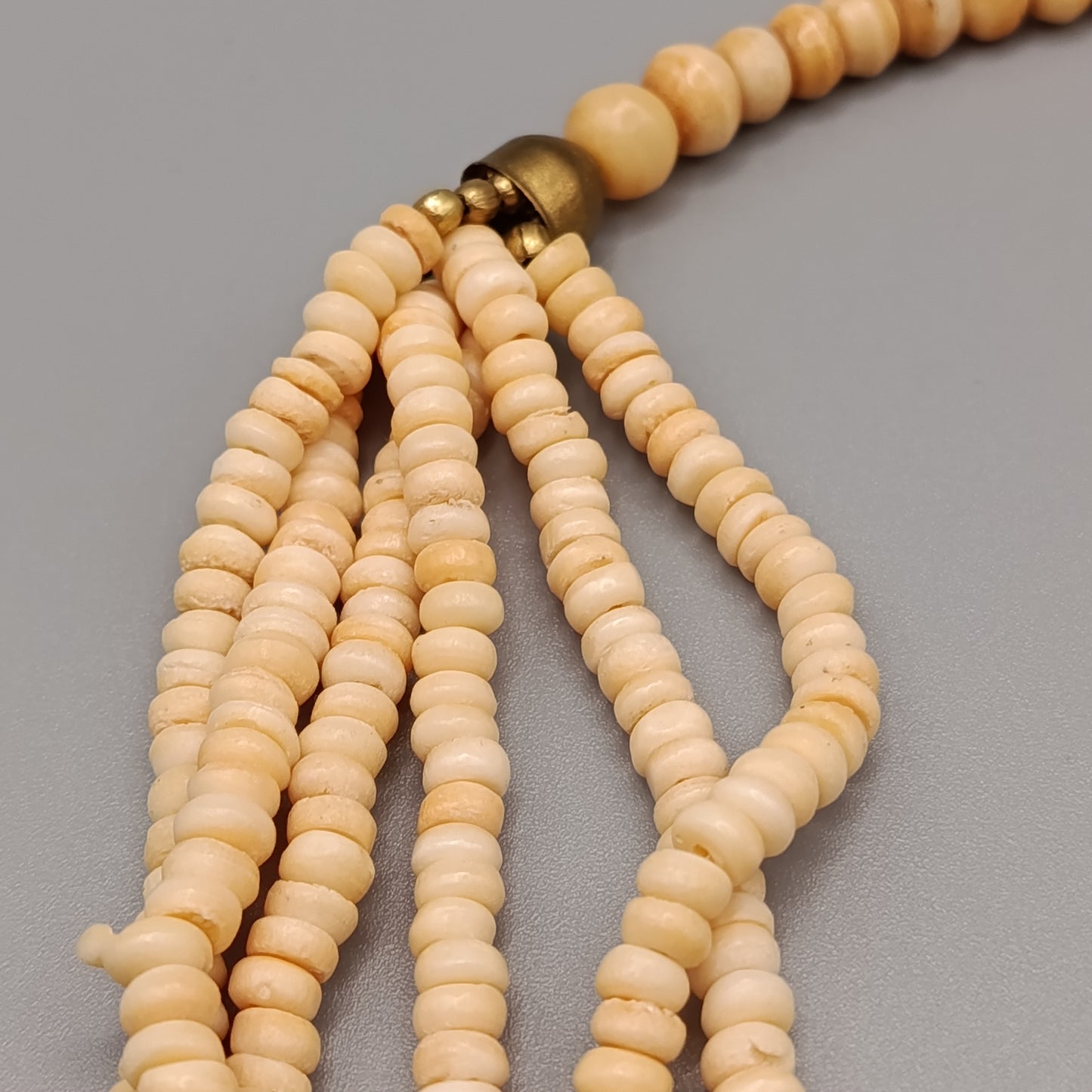 Mehrreihige Vintage Hals Kette mit großem Anhänger – Ethno Stil