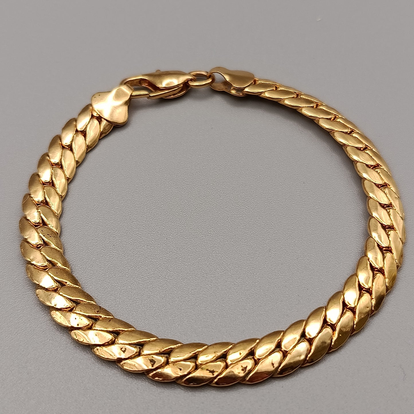 Markantes vergoldetes Panzerarmband – Klassischer Goldlook