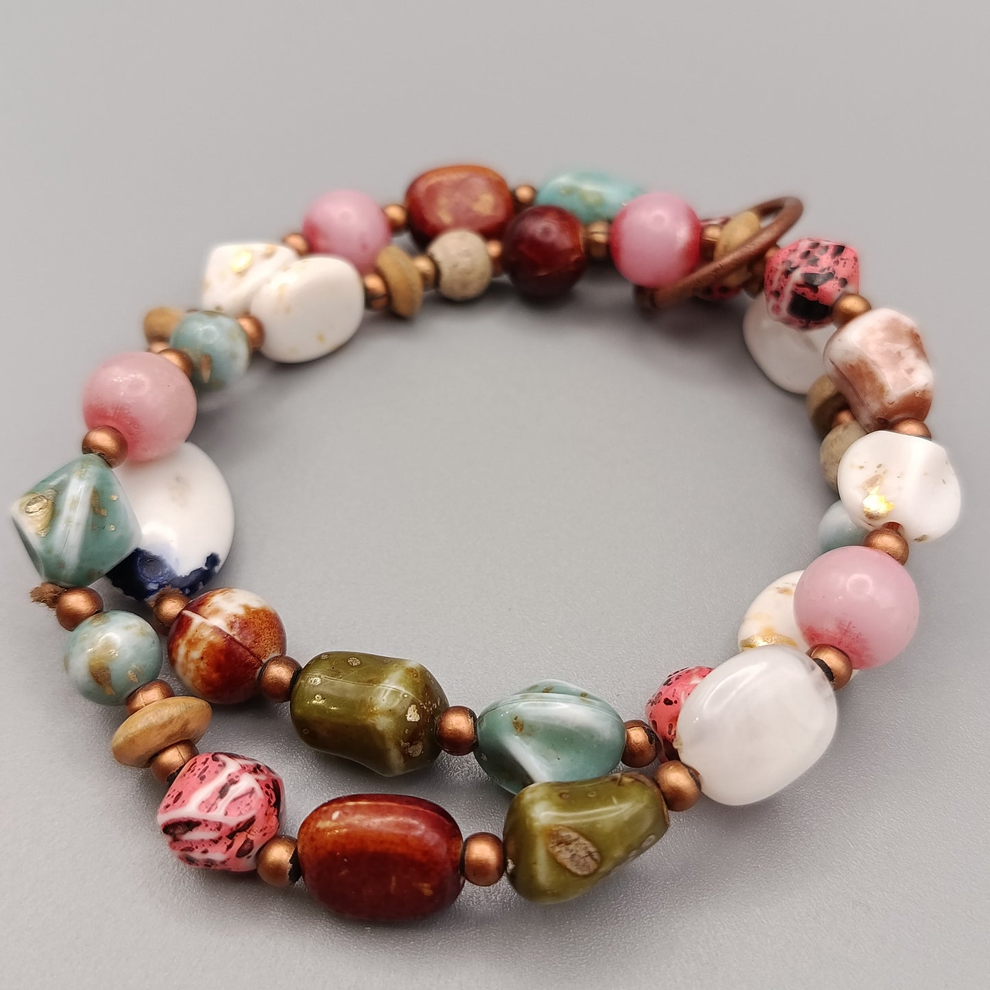 Buntes elastisches Perlenarmband – Verspielter Boho Stil