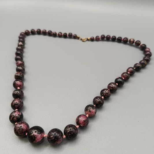 Elegante Rhodonit Perlenkette – Klassischer Naturstein Schmuck
