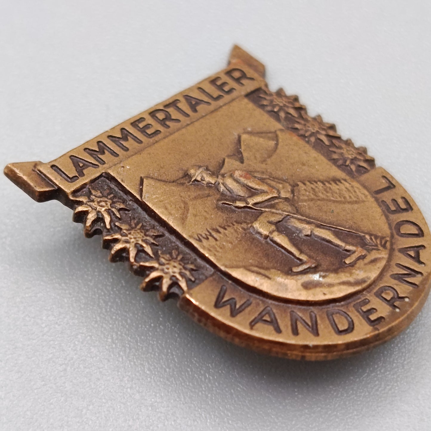 Lammertaler Wandernadel – Klassische Vintage Brosche