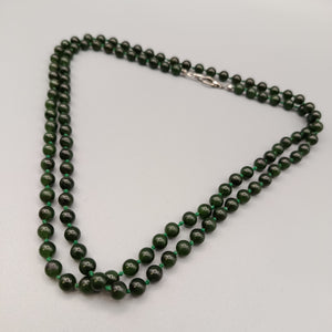 Elegante grüne Nephrit Jade Perlenkette – Edler Vintage Stil