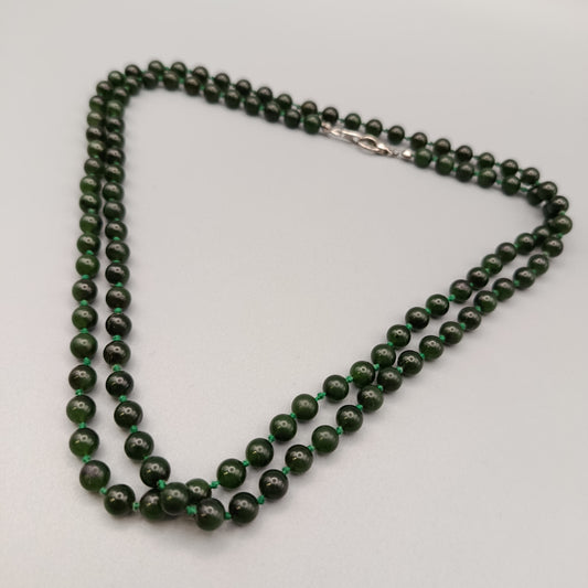 Elegante grüne Nephrit Jade Perlenkette – Edler Vintage Stil